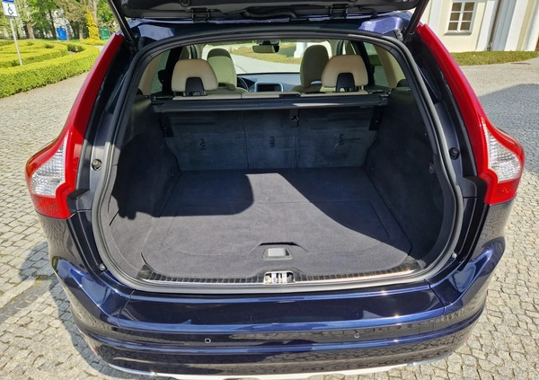 Volvo XC 60 cena 80000 przebieg: 125000, rok produkcji 2016 z Warszawa małe 79